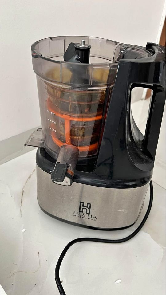 Hestia Nutrimax lid open for Juicing preperation