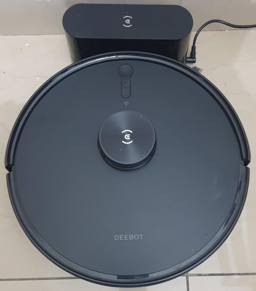 ECOVACS Deebot Y1 Pro at charging station