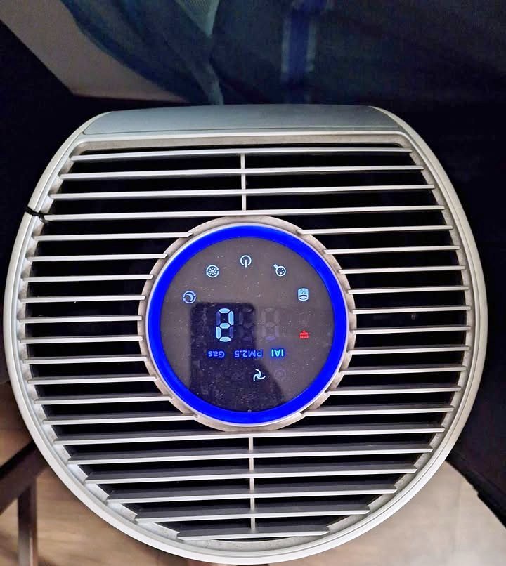 LED Display panel of Philips 3000i AC3059 showing air purification control button